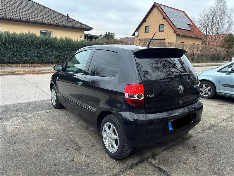Gebraucht VW Fox Style 66 PS (48 kW) 2010 Schwarz Kleinwagen