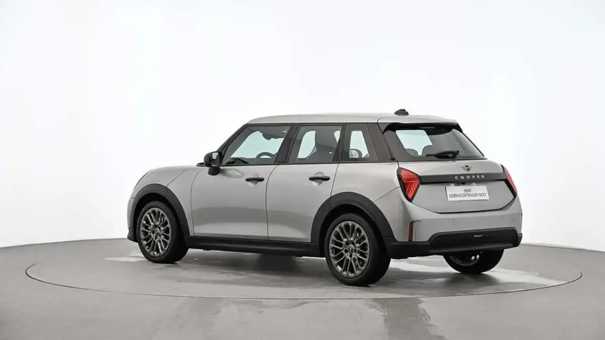 Używany Mini Cooper Classic 156 KM (114 kW) 2024 Szary Hatchback