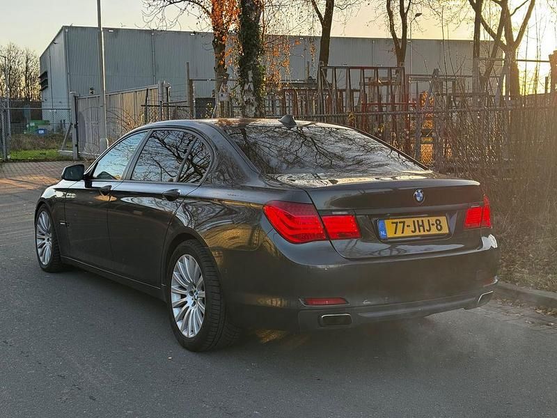 Gebraucht BMW 750L 408 PS (300 kW) 2009 Grau Limousine