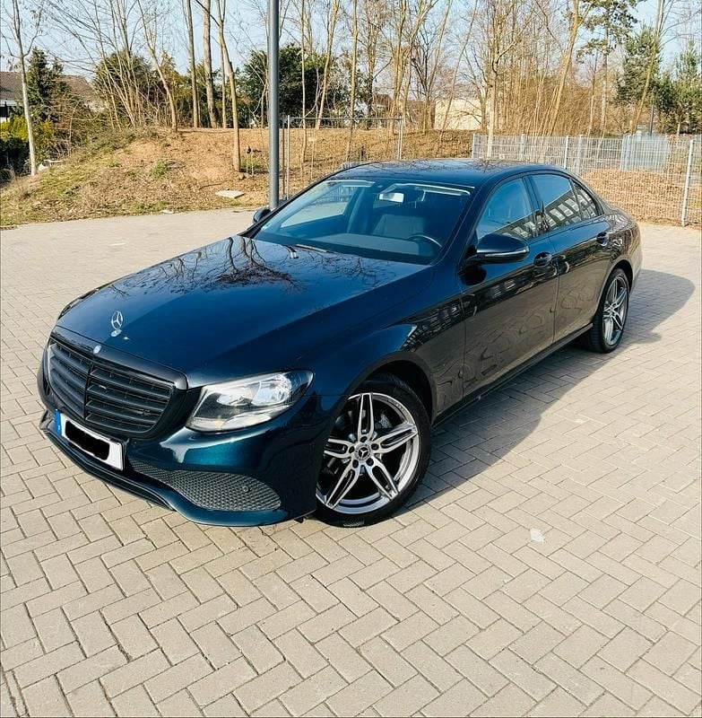 Gebraucht Mercedes E220 194 PS (142 kW) 2016 Grün Limousine