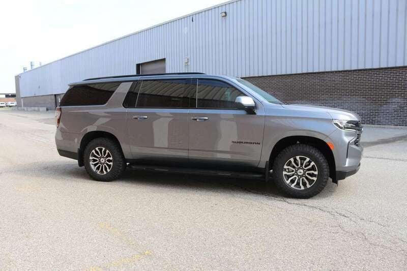 Neu Chevrolet Suburban 426 PS (313 kW) 2025 Schwarz SUV