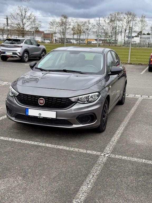 Gebraucht Fiat Tipo 95 PS (69 kW) 2016 Grau Limousine