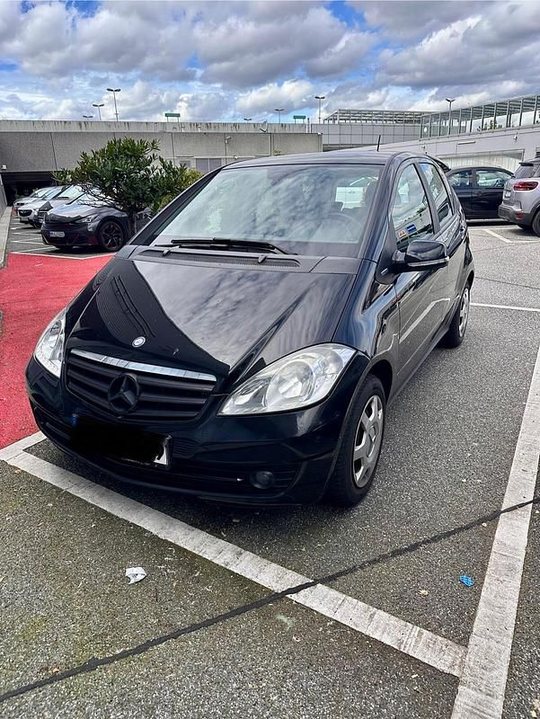 Schwarz Gebraucht 2011 Mercedes A160 Limousine | 2.500 € (Superpreis) - Bild 1/4