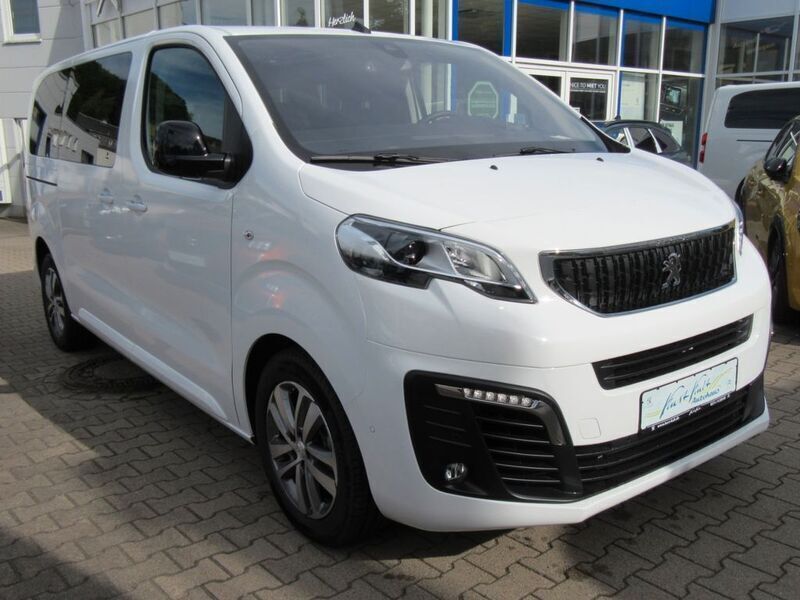 Schneeweiß Gebraucht 2022 Peugeot Traveller Allure Van / Kleinbus | 44.900 € (Teuer) - Bild 1/4