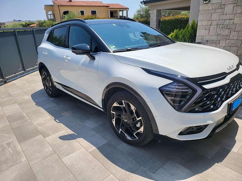 Weiß Gebraucht 2023 Kia Sportage SUV | 35.900 € (Etwas zu teuer) - Bild 1/4