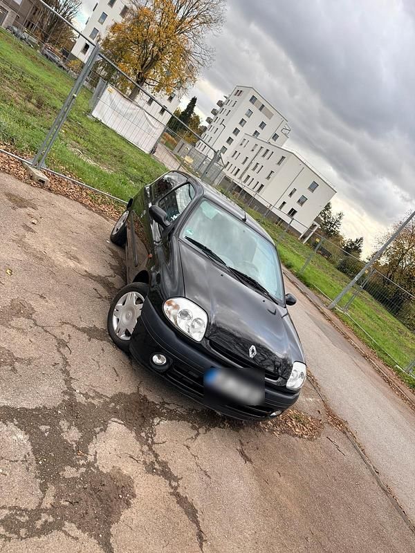 Gebraucht Renault Clio II 58 PS (42 kW) 2000 Schwarz Kleinwagen
