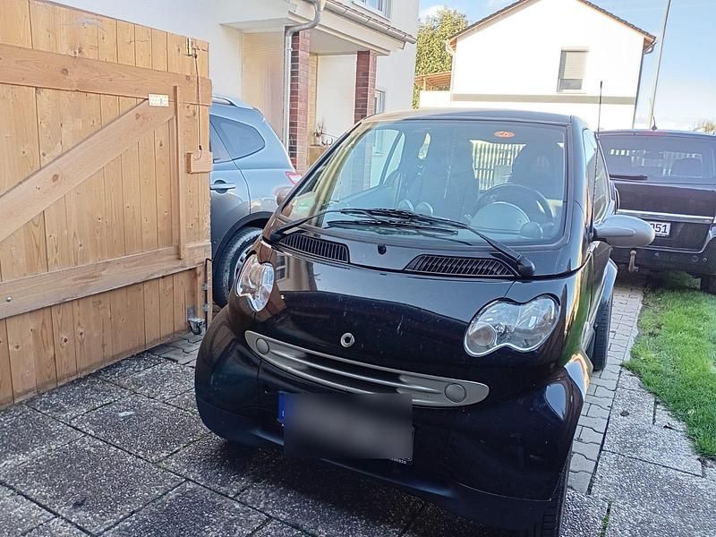 Schwarz Gebraucht 2005 Smart ForTwo Coupé Coupé | 1.900 € (Etwas zu teuer) - Bild 1/4