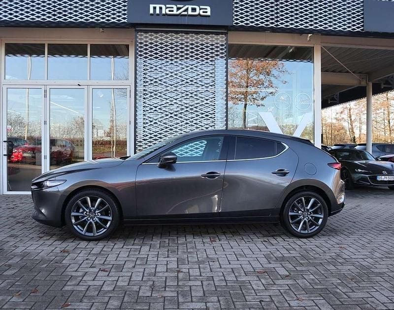 Neu Mazda 3 Center-Line 140 PS (102 kW) 2025 Machine gray Limousine
