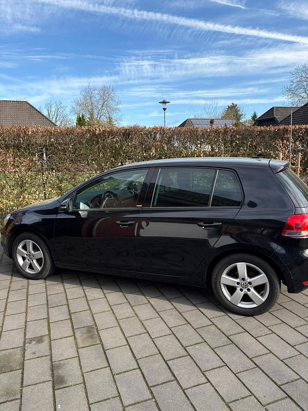Gebraucht VW Golf VI 105 PS (77 kW) 2011 Schwarz Kleinwagen
