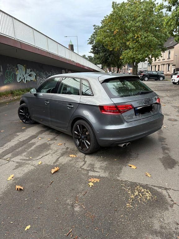 Silber Gebraucht 2013 Audi A3 Ambiente Limousine | 13.300 € (Guter Preis) - Bild 1/4