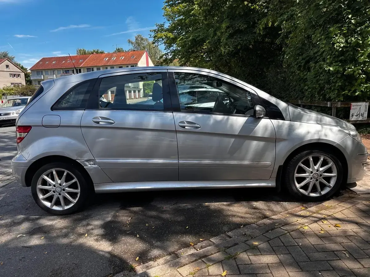 Gebraucht Mercedes B150 95 PS (69 kW) 2008 Silber Van / Kleinbus