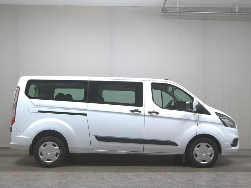 Gebraucht Ford Tourneo Custom Trend 131 PS (96 kW) 2022 Weiss Van