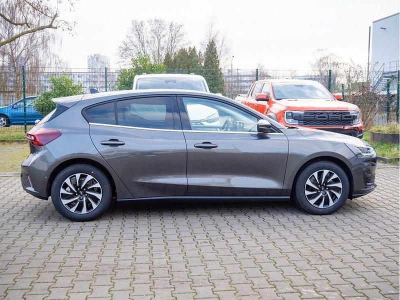 Neu Ford Focus Titanium X 155 PS (114 kW) 2025 Magnetic grau Limousine