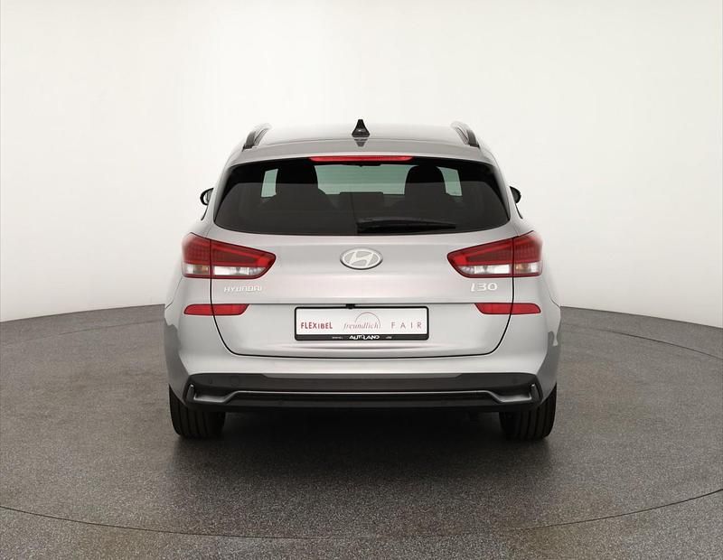 Neu Hyundai i30 140 PS (102 kW) 2025 Silber Kombi