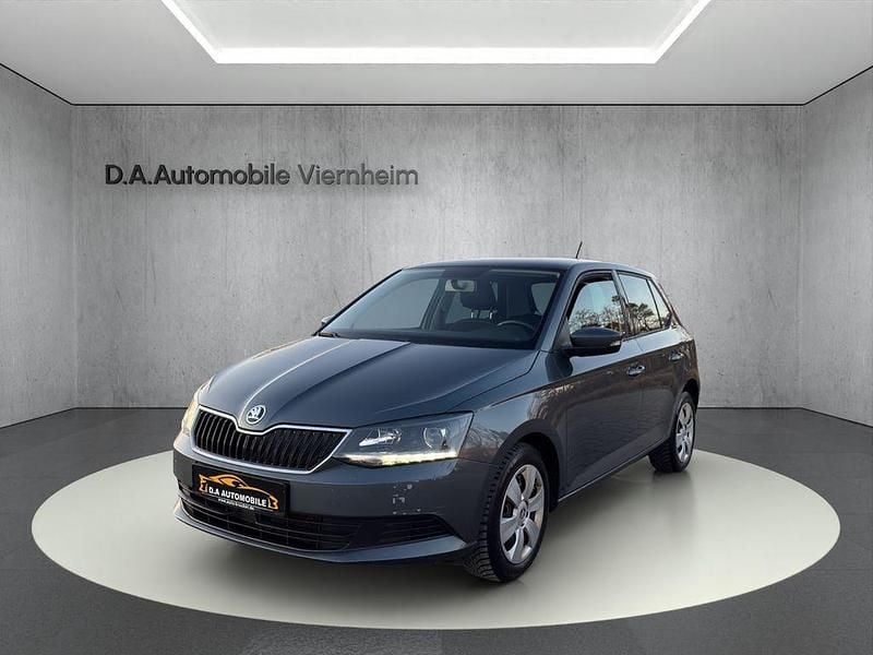 Grau Gebraucht 2016 Skoda Fabia Ambition Limousine | 7.450 € (Fairer Preis) - Bild 1/4