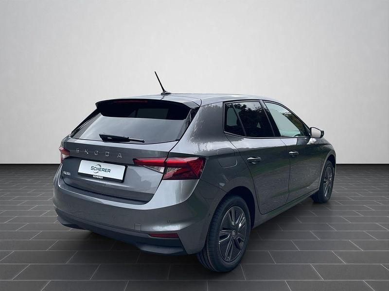 Neu Skoda Fabia Tour 116 PS (85 kW) 2025 Grau Limousine