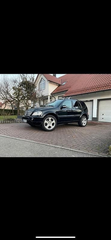 Schwarz Gebraucht 2002 Mercedes ML55 AMG AMG SUV | 9.000 € (Guter Preis) - Bild 1/4