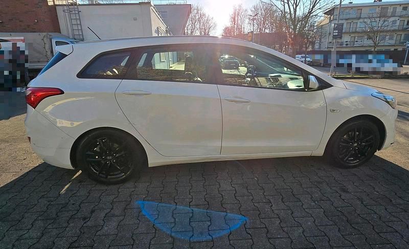 Gebraucht Hyundai i30 120 PS (88 kW) 2017 Weiß Kombi