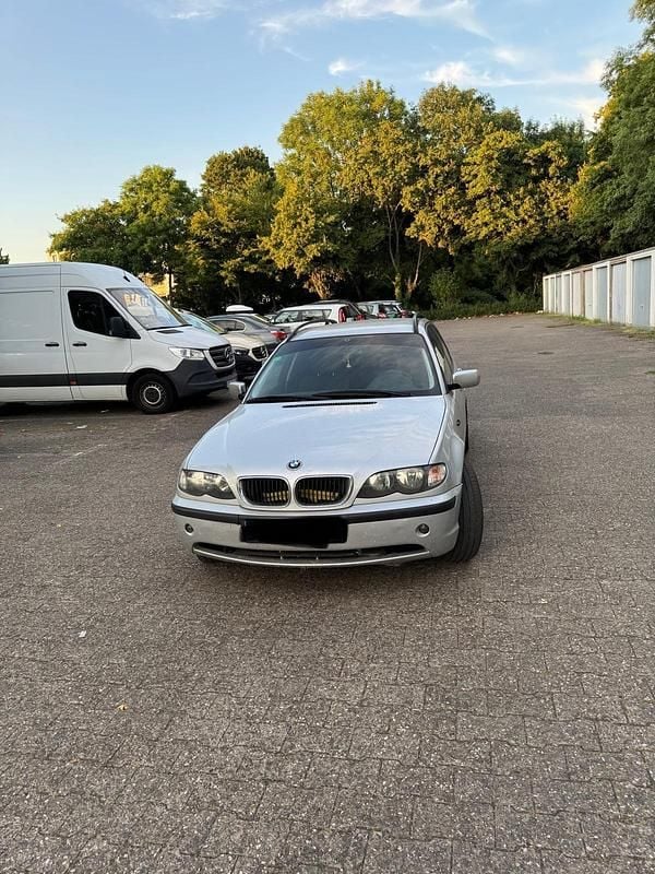 Silber Gebraucht 2002 BMW 320 Kombi | 800 € (Superpreis) - Bild 1/4