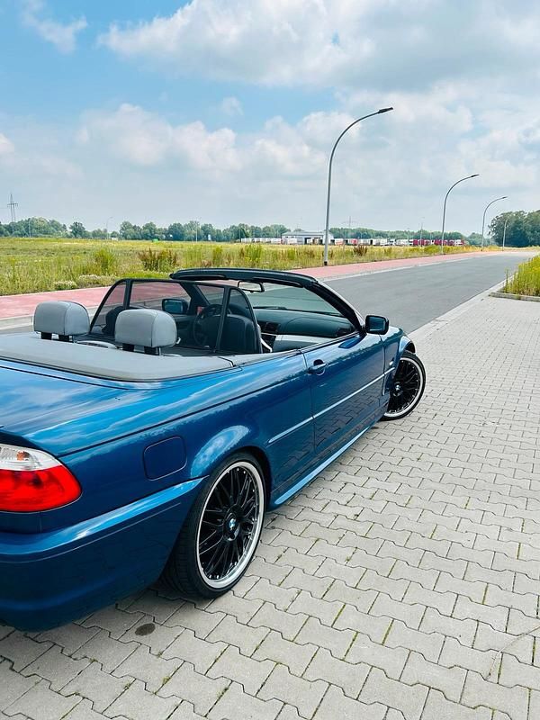 Gebraucht BMW 325 192 PS (141 kW) 2002 Blau Cabrio