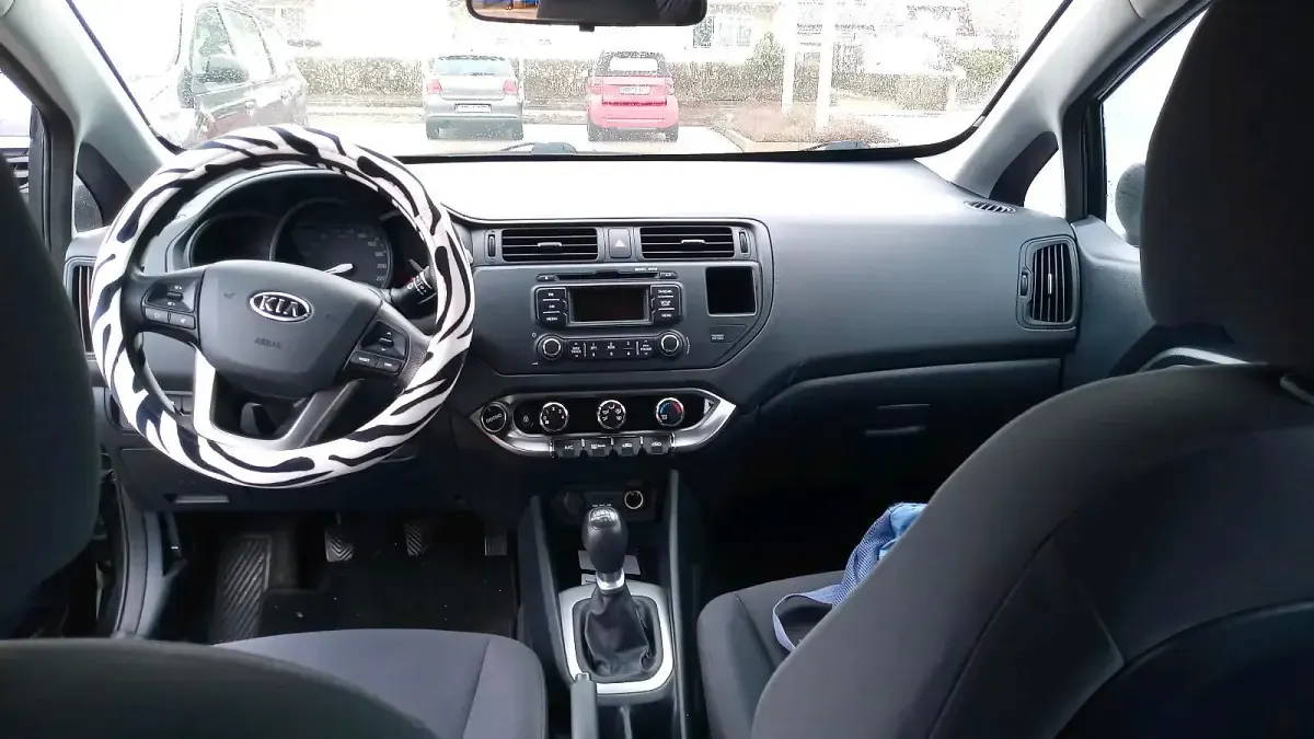 Gebraucht Kia Rio 109 PS (80 kW) 2012 Schwarz Limousine