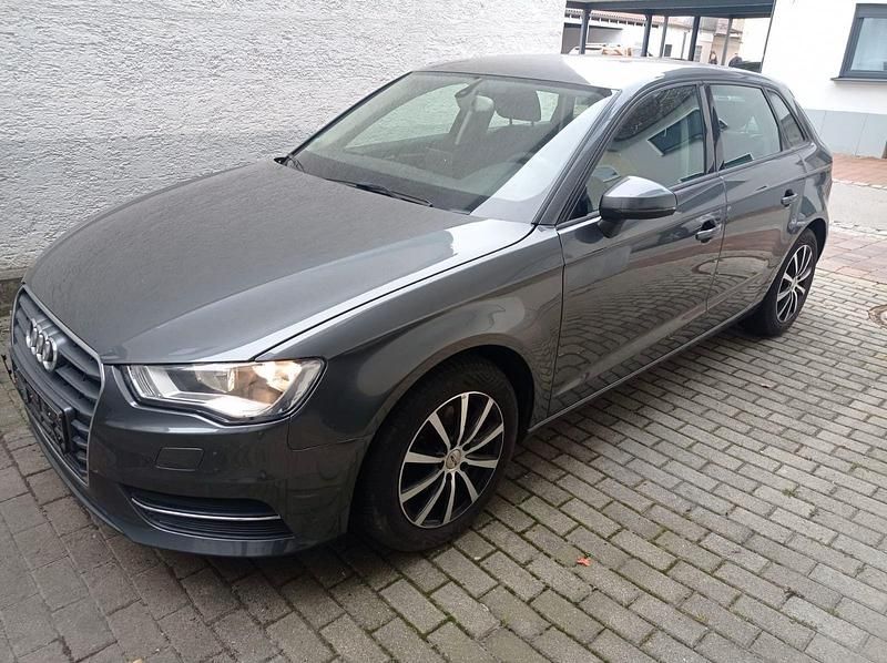 Grau Gebraucht 2015 Audi A3 Ambition Limousine | 9.500 € (Superpreis) - Bild 1/4