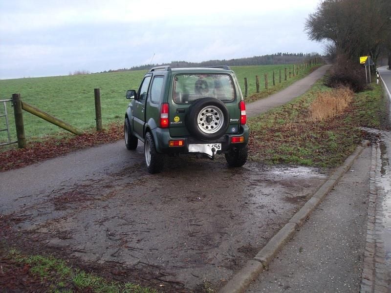 Gebraucht Suzuki Jimny 86 PS (63 kW) 2010 Grün SUV