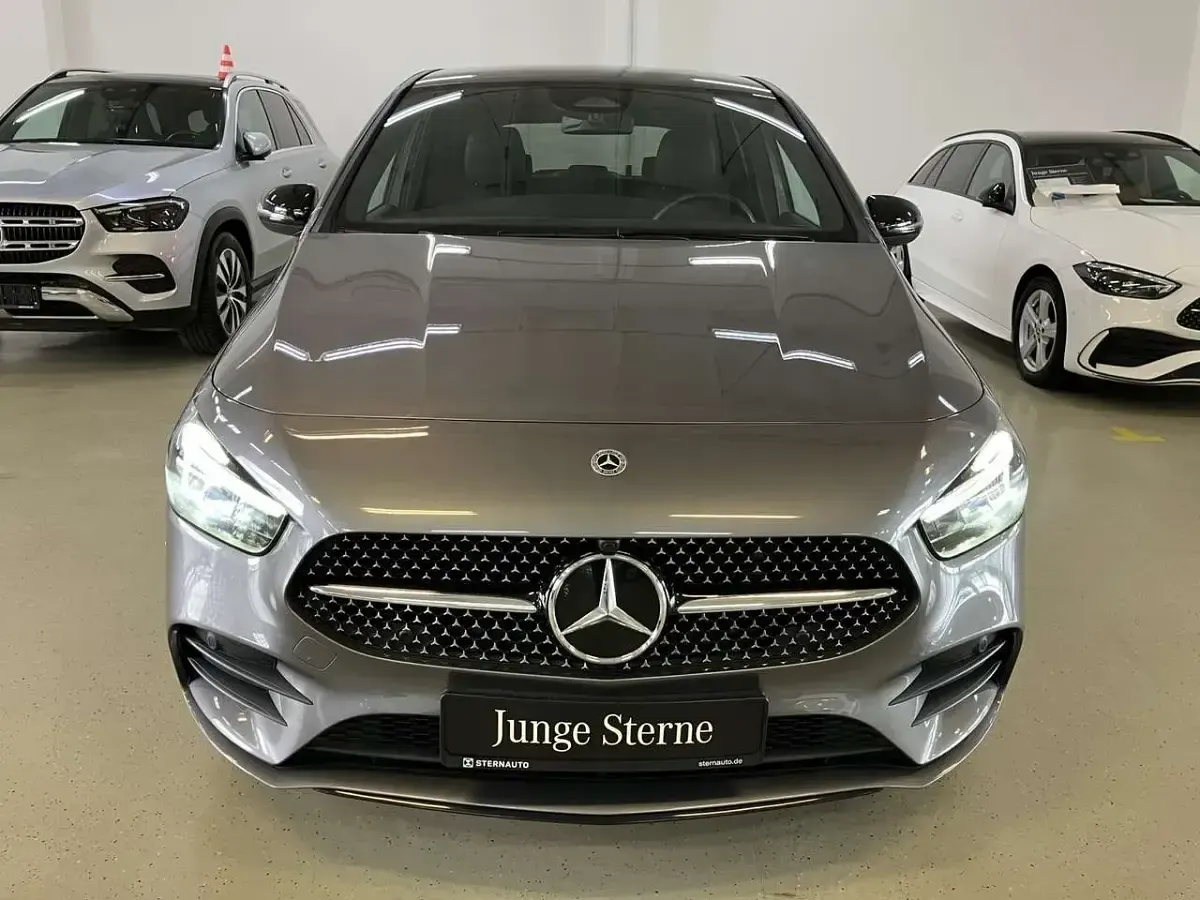 Gebraucht Mercedes B250e AMG line 218 PS (160 kW) 2024 Lack mountaingrau Van / Kleinbus