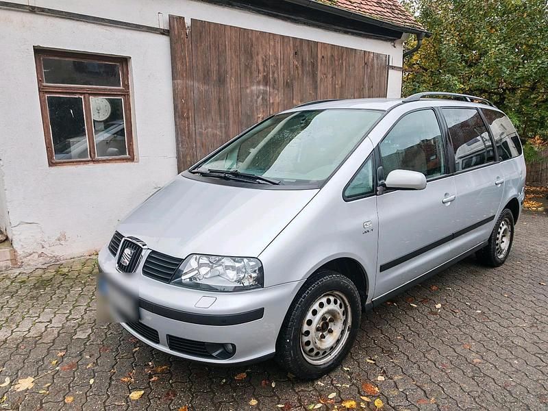 Silber Gebraucht 2008 Seat Alhambra Van / Kleinbus | 6.900 € (Teuer) - Bild 1/4