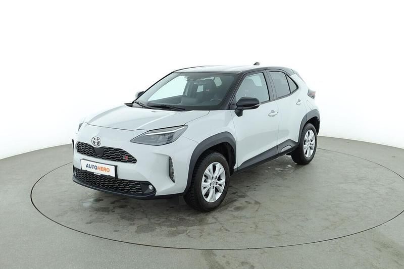 Grau Gebraucht 2022 Toyota Yaris Cross Sport SUV | 25.960 € (Guter Preis) - Bild 1/3