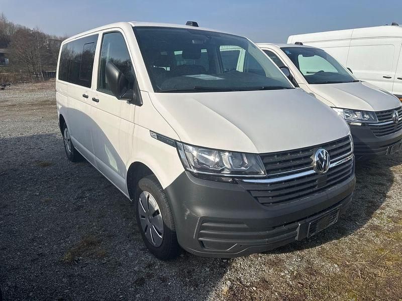 Gebraucht VW Caravelle Trendline 110 PS (80 kW) 2023 Weiß Van / Kleinbus
