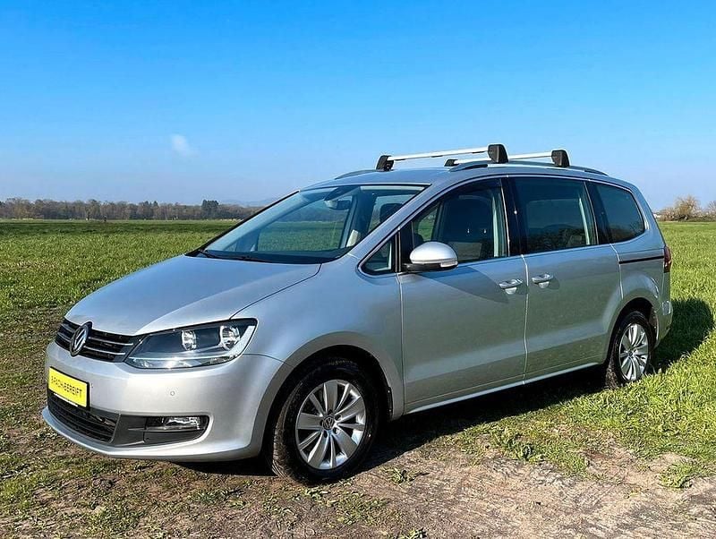 Gebraucht VW Sharan 150 PS (110 kW) 2022 Silber Van / Kleinbus