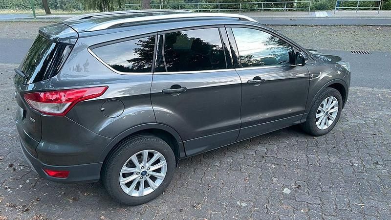 Gebraucht Ford Kuga Titanium 150 PS (110 kW) 2015 Grau SUV