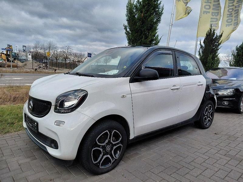 Gebraucht Smart ForFour Passion 90 PS (66 kW) 2017 Weiß Kleinwagen