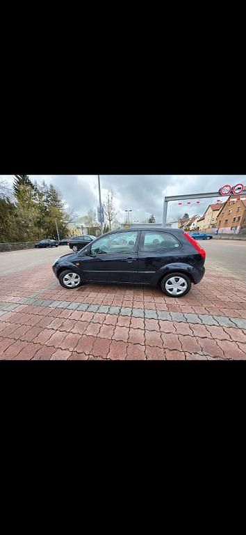 Gebraucht Ford Fiesta 69 PS (50 kW) 2005 Blau Kleinwagen