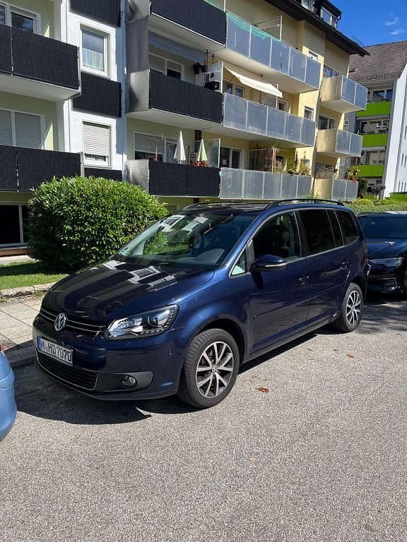 Gebraucht VW Touran Highline 150 PS (110 kW) 2014 Blau Van / Kleinbus