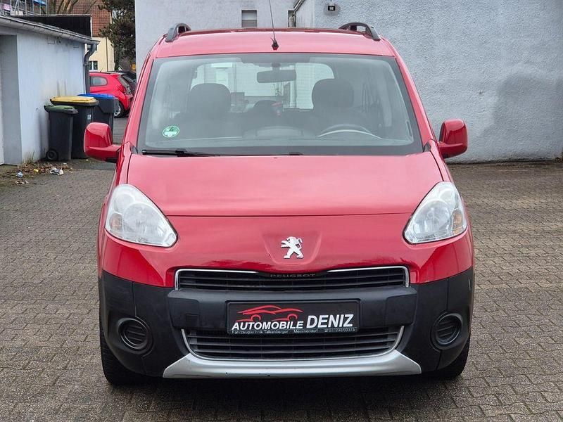 Rot Gebraucht 2014 Peugeot Partner Tepee Active Van / Kleinbus | 5.399 € (Guter Preis) - Bild 1/4