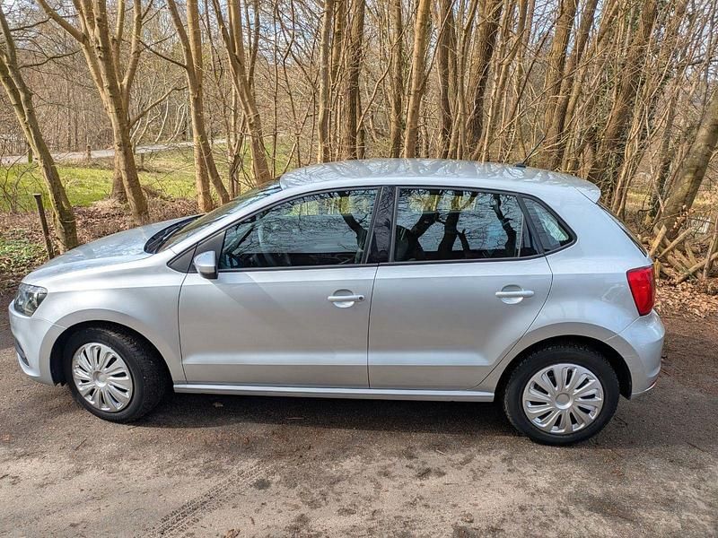 Gebraucht VW Polo Trendline 75 PS (55 kW) 2016 Grau Kleinwagen