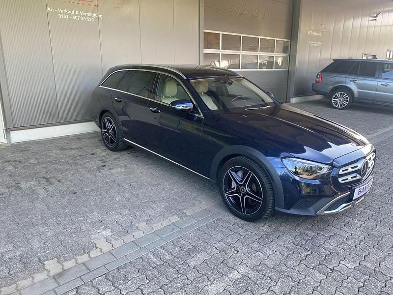 Gebraucht Mercedes E450 367 PS (269 kW) 2022 Blau Kombi