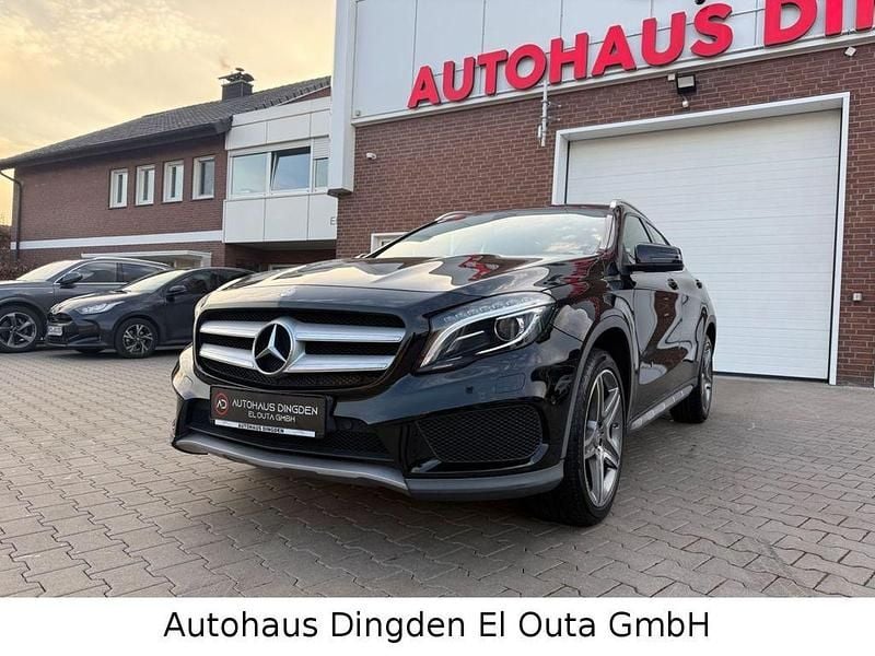 Schwarz Gebraucht 2015 Mercedes GLA200 AMG line SUV | 14.950 € (Etwas zu teuer) - Bild 1/4
