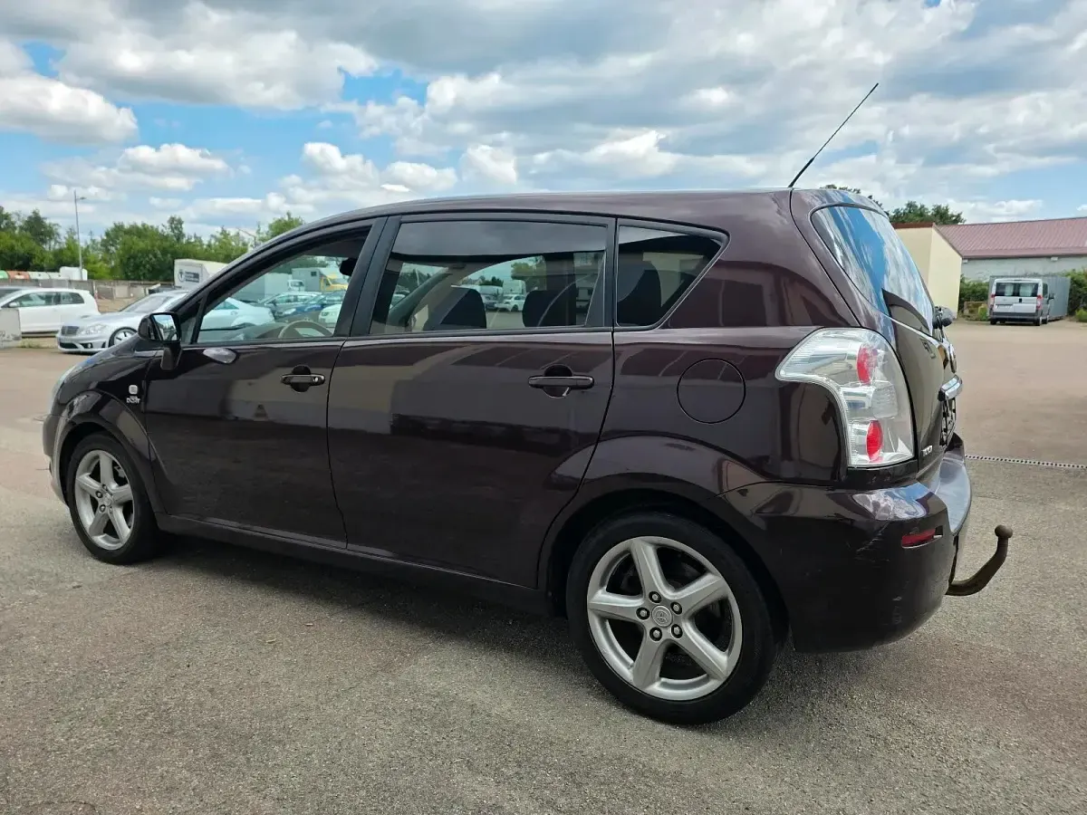 Gebraucht Toyota Corolla Verso Executive 177 PS (130 kW) 2008 Violet Van / Kleinbus
