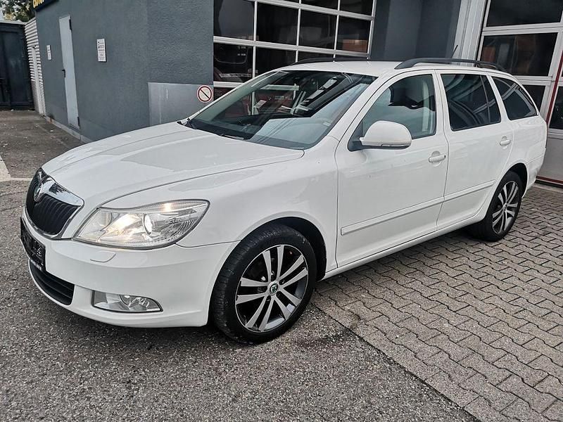 Weiß Gebraucht 2012 Skoda Octavia Kombi | 4.350 € (Teuer) - Bild 1/4