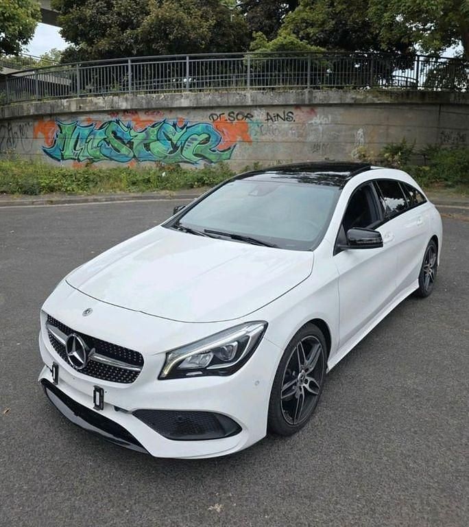 Weiß Gebraucht 2018 Mercedes CLA200 Shooting Brake AMG Kombi | 16.800 € (Superpreis) - Bild 1/4