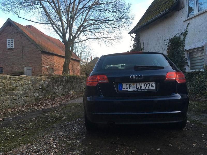 Gebraucht Audi A3 Ambiente 105 PS (77 kW) 2012 Blau Kleinwagen