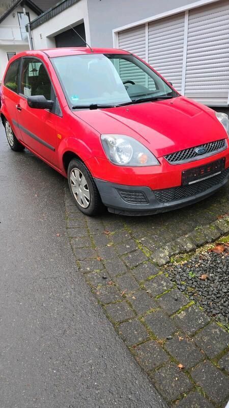 Rot Gebraucht 2006 Ford Fiesta Kleinwagen | 350 € (Superpreis) - Bild 1/1