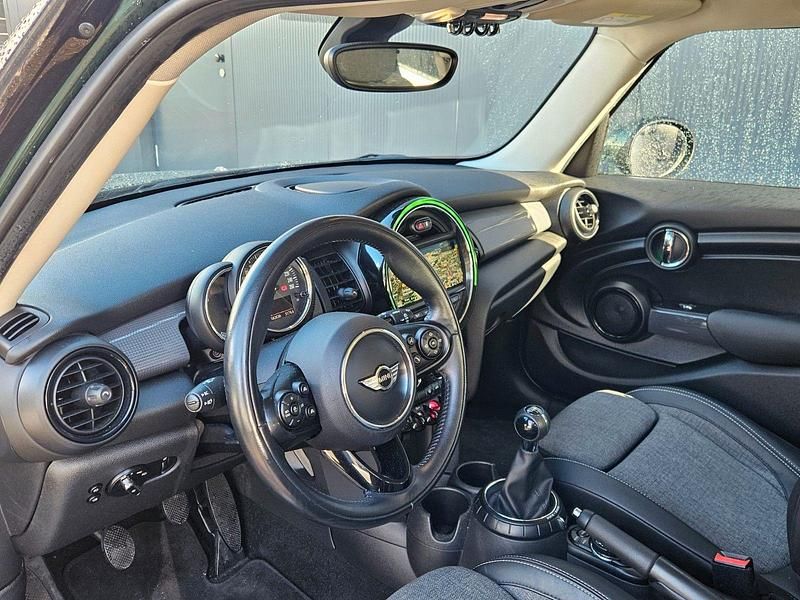 Gebraucht Mini Cooper D Sport 116 PS (85 kW) 2017 Grün Kleinwagen