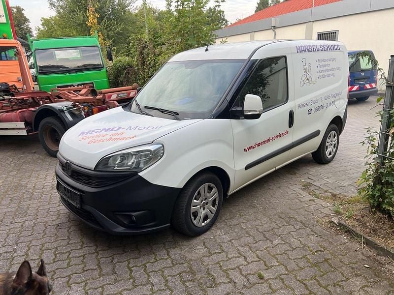 Weiß Gebraucht 2014 Fiat Doblò Van / Kleinbus | 2.142 € (Superpreis) - Bild 1/4