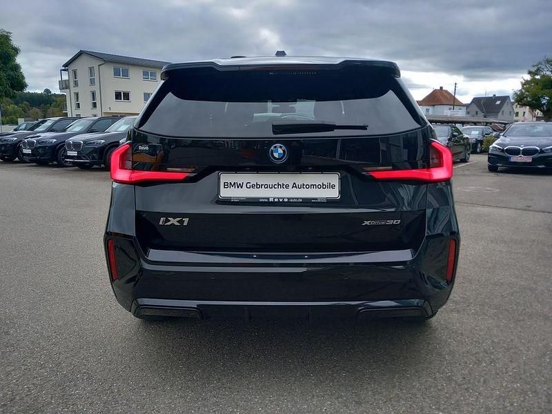 Gebraucht BMW iX1 M Sport 230 kW (313 PS) 2024 Black sapphire metallic SUV