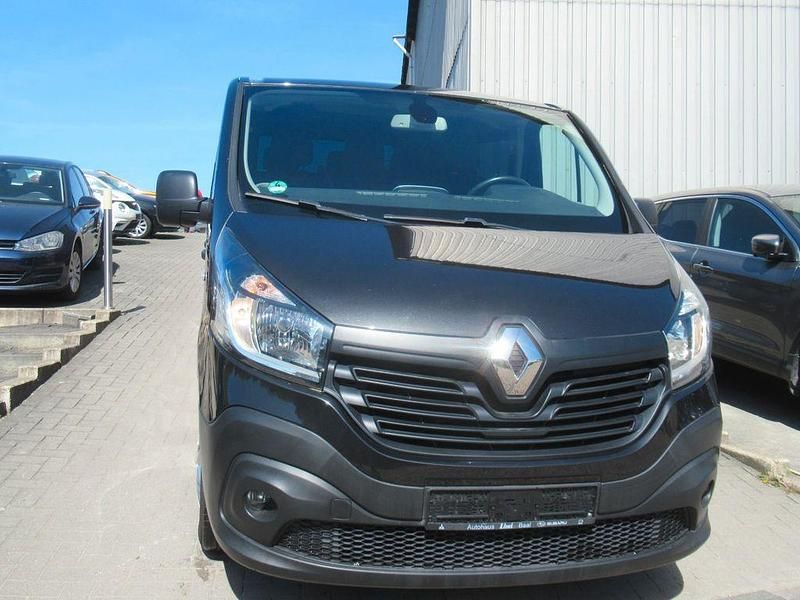 Second-hand Renault Trafic Expression 145 CP (106 kW) 2016 Negru Monovolum