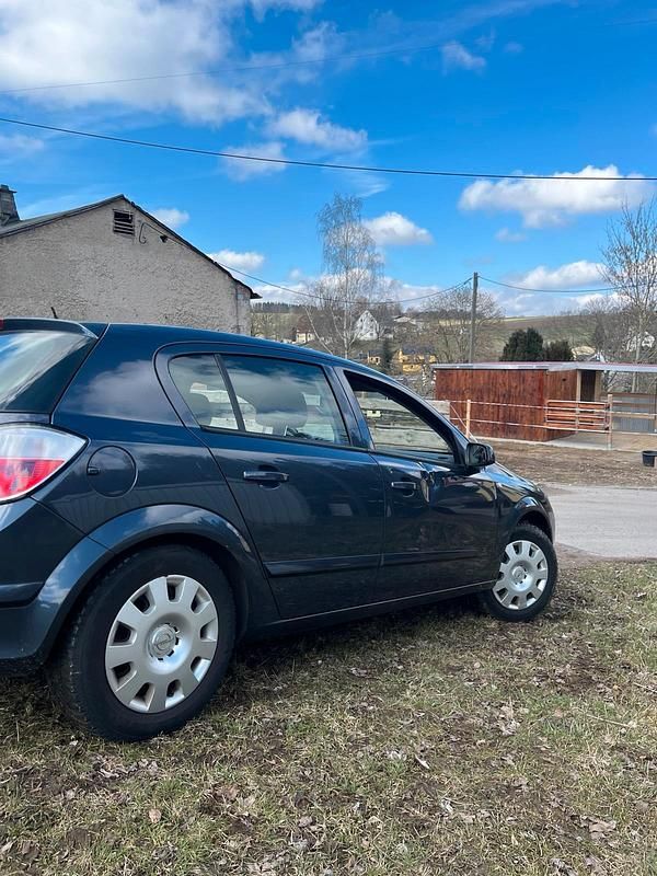 Gebraucht Opel Astra 105 PS (77 kW) 2006 Blau Kleinwagen
